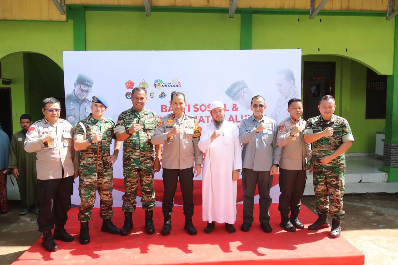 Wakapolda Sumsel Bersama Kasdam II Sriwijaya Pimpin Bakti Sosial dan Bakti Kesehatan Alumni Akabri 1994