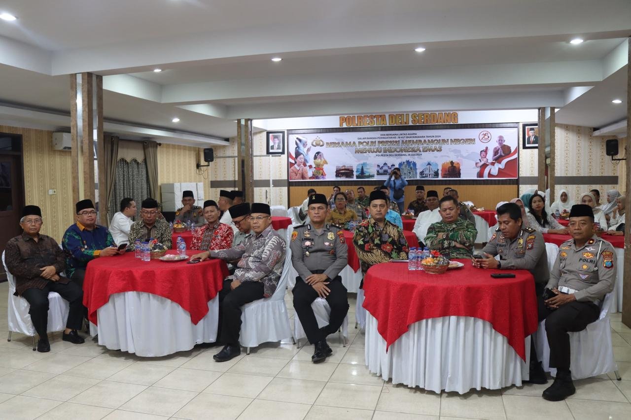 Polresta Deli Serdang Gelar Doa Bersama Dan Berikan Reward Kepada Personil Berprestasi Di HUT Bhayangkara Ke 78 Polresta Deli Serdang Gelar Doa Bersama Dan Berikan Reward Kepada Personil Berprestasi Di HUT Bhayangkara Ke 78