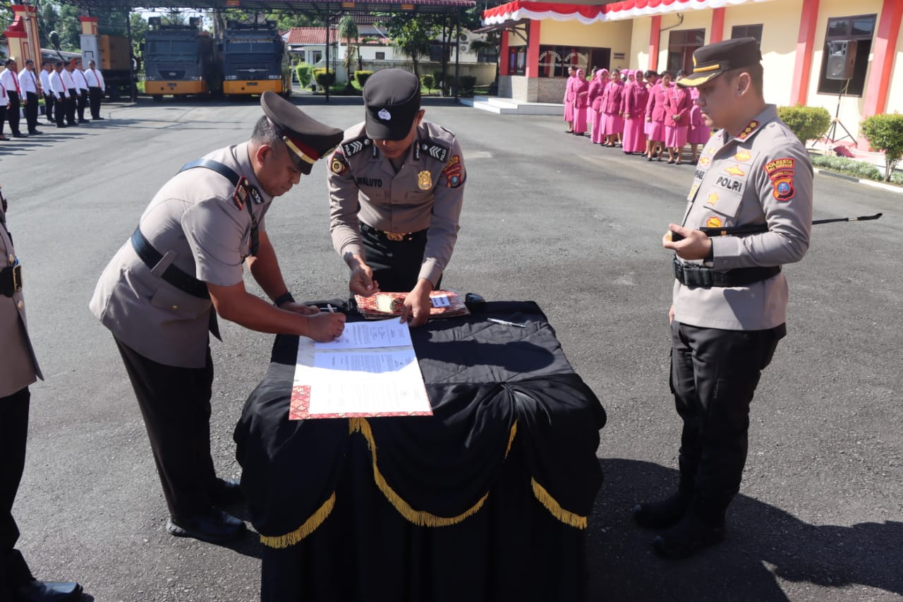 Kapolresta Deli Serdang Pimpin Serah Terima Jabatan 2 Kabag dan 5 Kapolsek Jajaran Polresta Deli Serdang