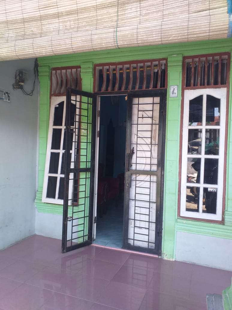 Diduga Geng Motor, Rusak Rumah Warga Dan Mobil Diduga Geng Motor, Rusak Rumah Warga Dan Mobil