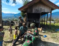 Satgas Mobile Yonif 323 Laksanakan Komsos