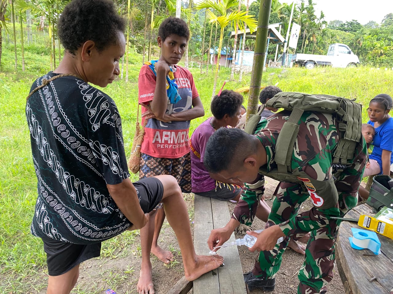 Peduli Terhadap Kesehatan Masyarakat, Satgas Yonif 131/BRS Rutin Melaksanakan Pengobatan Gratis