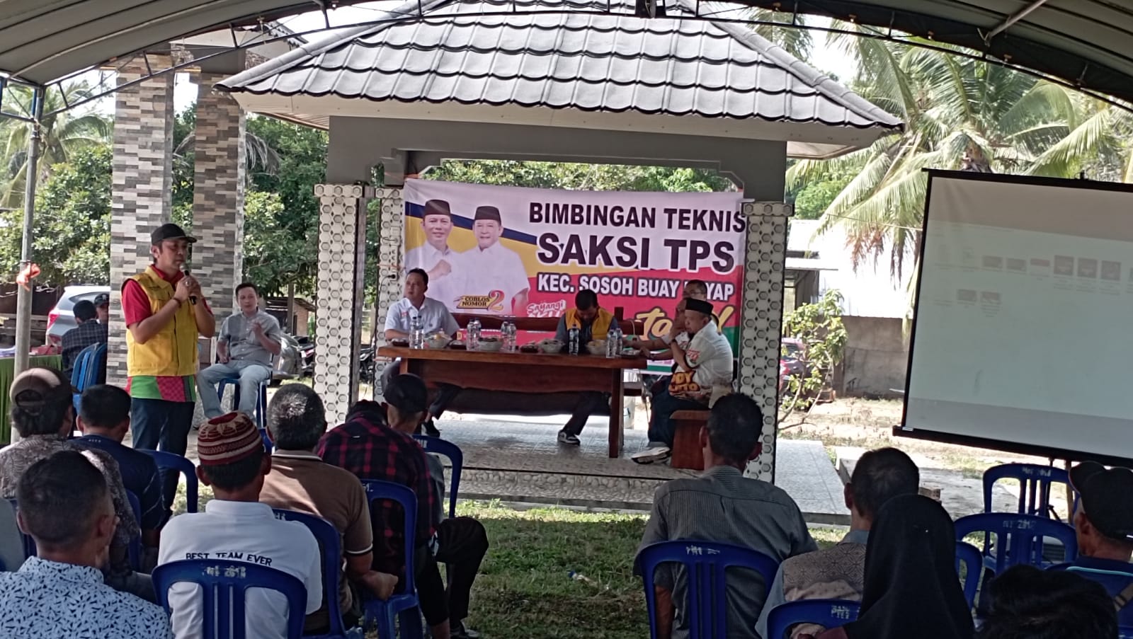 Bimtek Saksi TPS Bertaji, Yery Targetkan Kemenangan 60% Dikecamatan Sosoh Buay Rayap Bimtek Saksi TPS Bertaji, Yery Targetkan Kemenangan 60% Dikecamatan Sosoh Buay Rayap