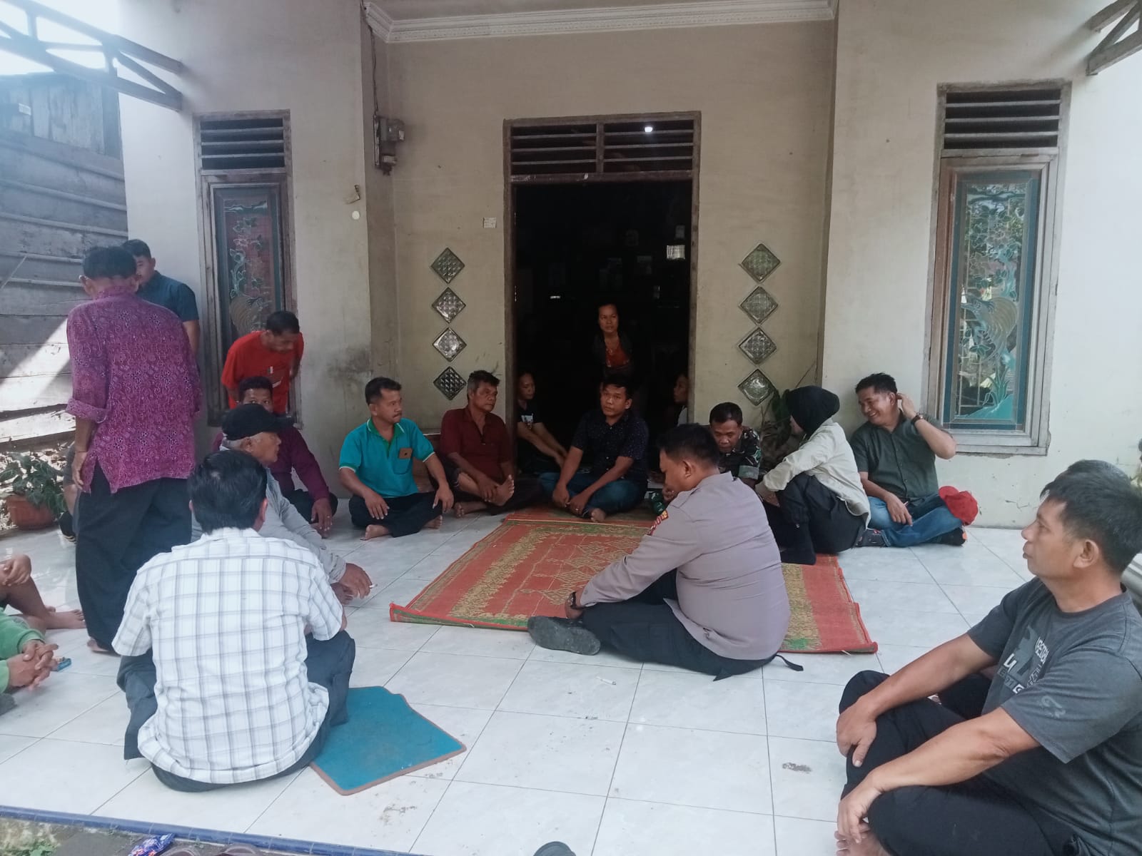 Warga Bentrok Dengan Anggota Yon Armed 2, Seorang Warga Tewas 10 Luka