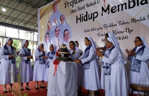 Suster Fransiskus Charitas Menjadi Berlimpah Dalam Pengharapan Dan Memberikan Kesaksian Yang Dapat Dipercaya Suster Fransiskus Charitas Menjadi Berlimpah Dalam Pengharapan Dan Memberikan Kesaksian Yang Dapat Dipercaya