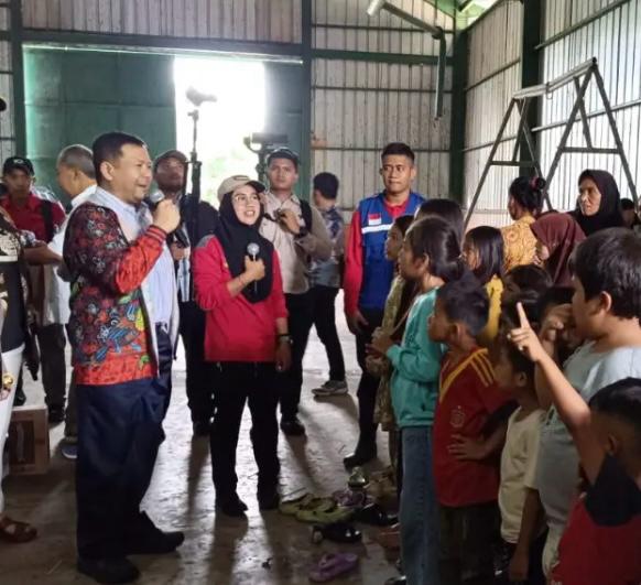 Luky Agung Yusgiantoro Bersama Panitia Natal Nasional 2024 Berbagi Kasih ke Masyarakat Bantargadung Luky Agung Yusgiantoro Bersama Panitia Natal Nasional 2024 Berbagi Kasih ke Masyarakat Bantargadung