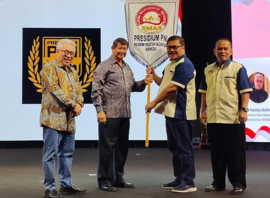 Presidium PNI Dr. Jan S Maringka Resmi Bergabung ke FORMAS, Ketua Wanbin Hasjim Djojohadikusumo Berikan Pataka