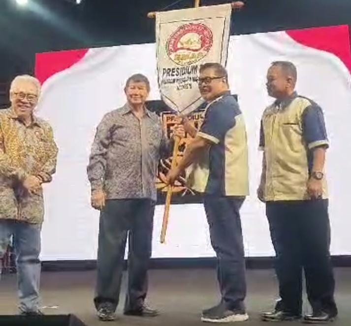 Presidium PNI Dr. Jan S Maringka Resmi Bergabung ke FORMAS, Ketua Wanbin Hasjim Djojohadikusumo Berikan Pataka
