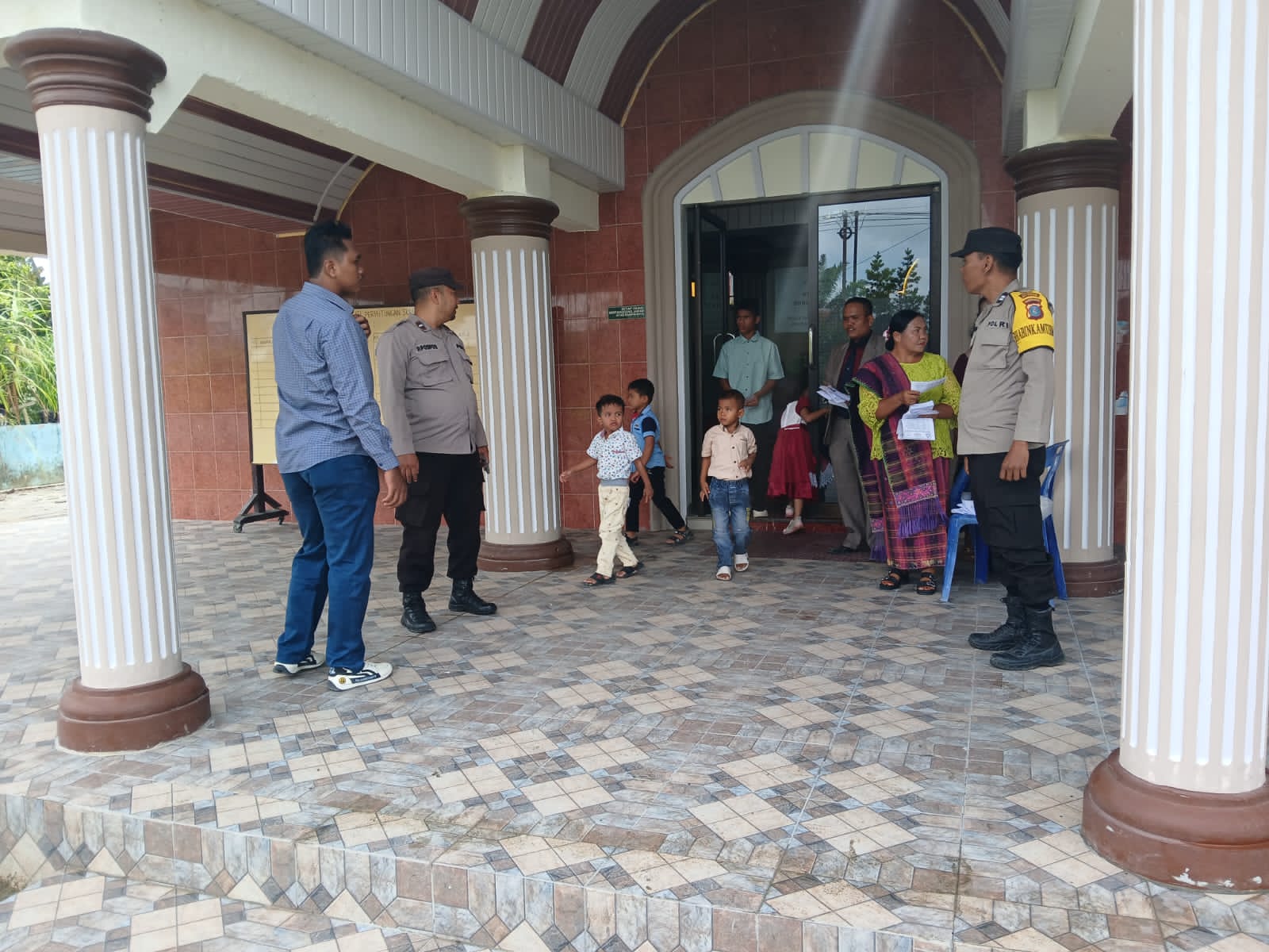 Polresta Deli Serdang Dan Polsek Jajaran Giat Pengamanan Ibadah Gereja