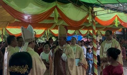 Mgr Avien Bersama RD Silvester Joko Merayakan 25 Tahun Menjadi Imam