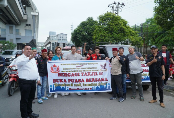 DPP GBR Sriwijaya ( Gerakan Bersatu Rakyat Sriwijaya) Bersama Adat Raja Sultan Nusantara, Panglima Daerah DPD Sumatra Selatan, Berbagi Takjil Dan Buka Bersama DPP GBR Sriwijaya ( Gerakan Bersatu Rakyat Sriwijaya) Bersama Adat Raja Sultan Nusantara, Panglima Daerah DPD Sumatra Selatan, Berbagi Takjil Dan Buka Bersama