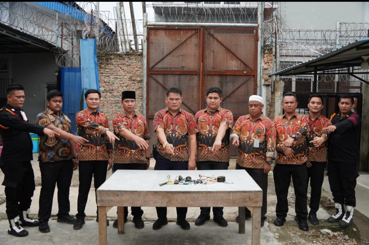 Tepis Pemberitaan Negatif, Lapas Lubuk Pakam Laksanakan Razia Blok Hunian WBP Tepis Pemberitaan Negatif, Lapas Lubuk Pakam Laksanakan Razia Blok Hunian WBP