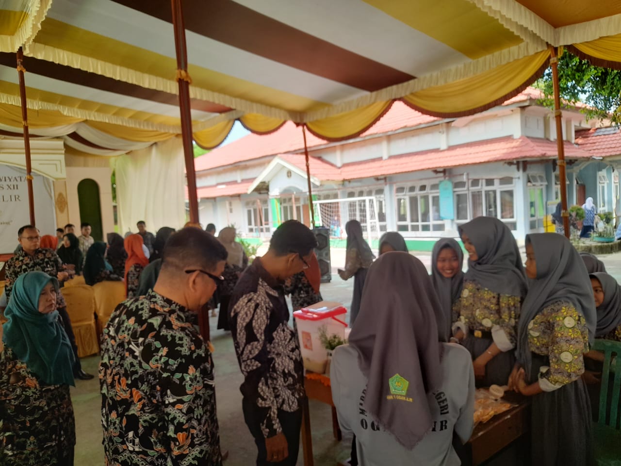 Kepsek SMAN 1 Salatiga kecamatan Indralaya Kabupaten Ogan Ilir Menggelar Karya Menumbuhkan Jiwa Wirausaha Pada Siswa melalui Kegiatan Praktis dan Enovatif