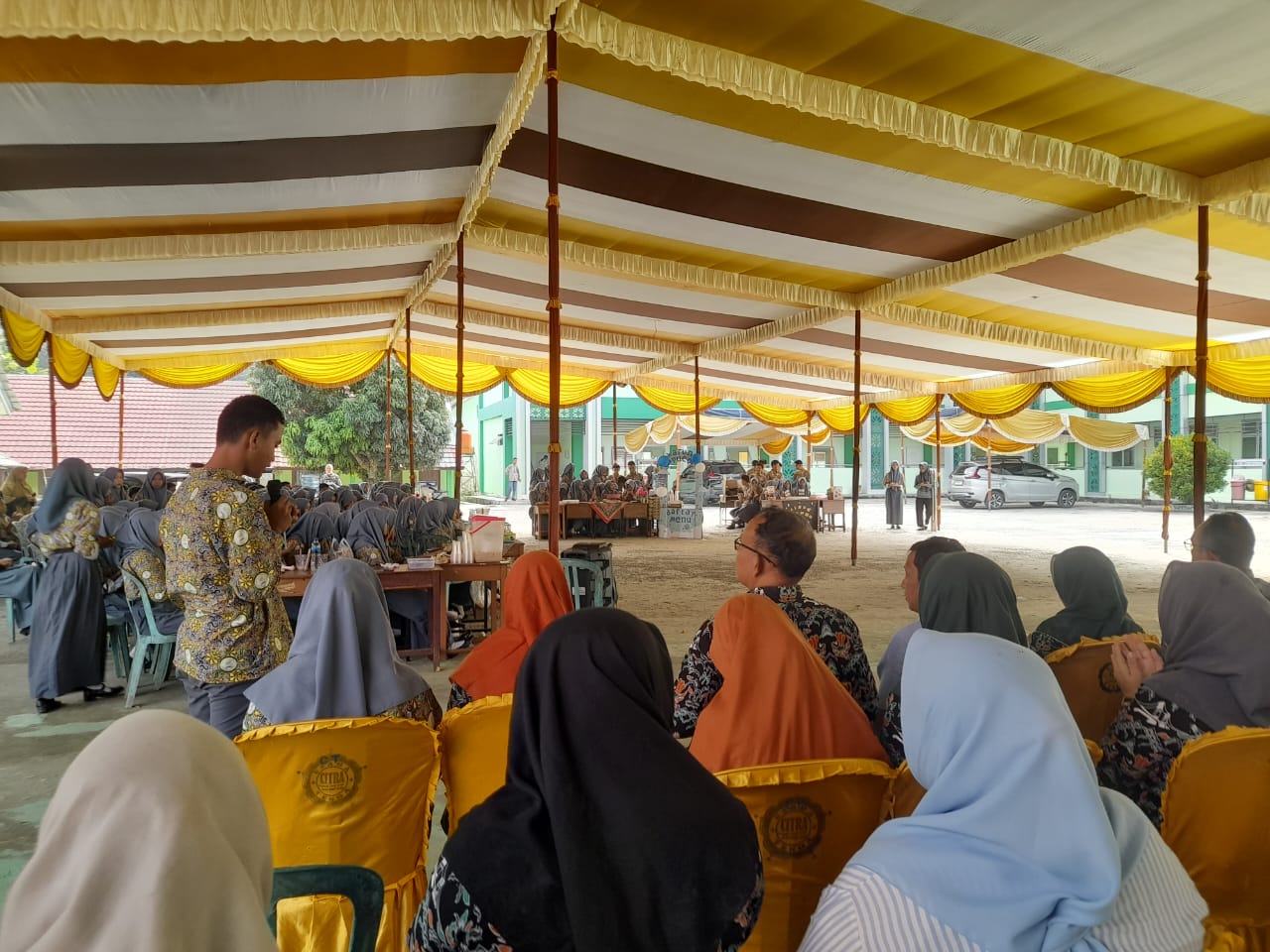 Kepsek SMAN 1 Salatiga kecamatan Indralaya Kabupaten Ogan Ilir Menggelar Karya Menumbuhkan Jiwa Wirausaha Pada Siswa melalui Kegiatan Praktis dan Enovatif
