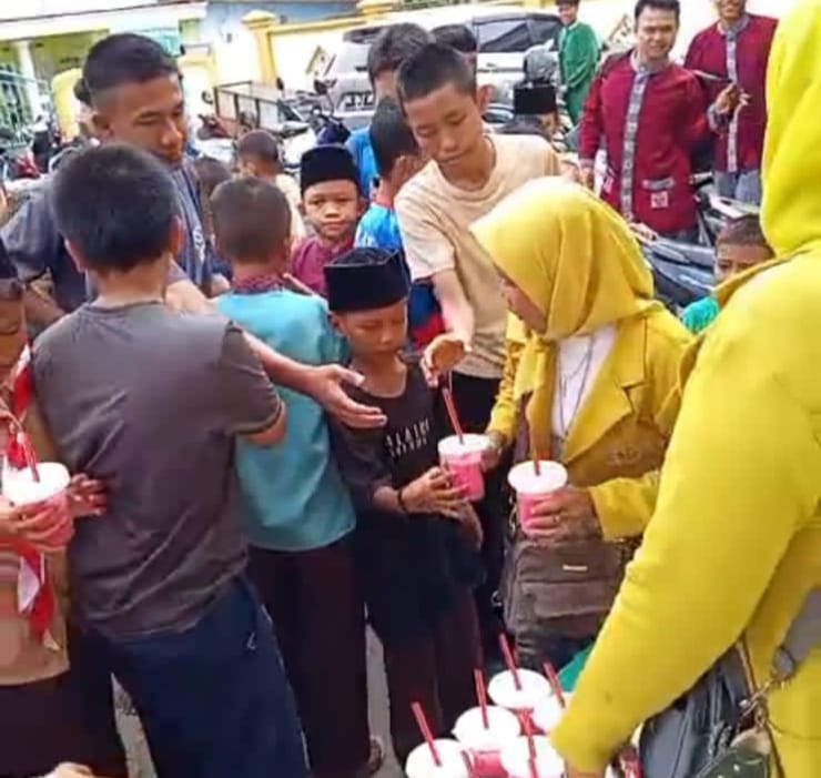 Dukung Penuh Program Makan Bergizi Gratis (MBG), Ormas Gema Wasri Laksanakan Jumat Berbagi