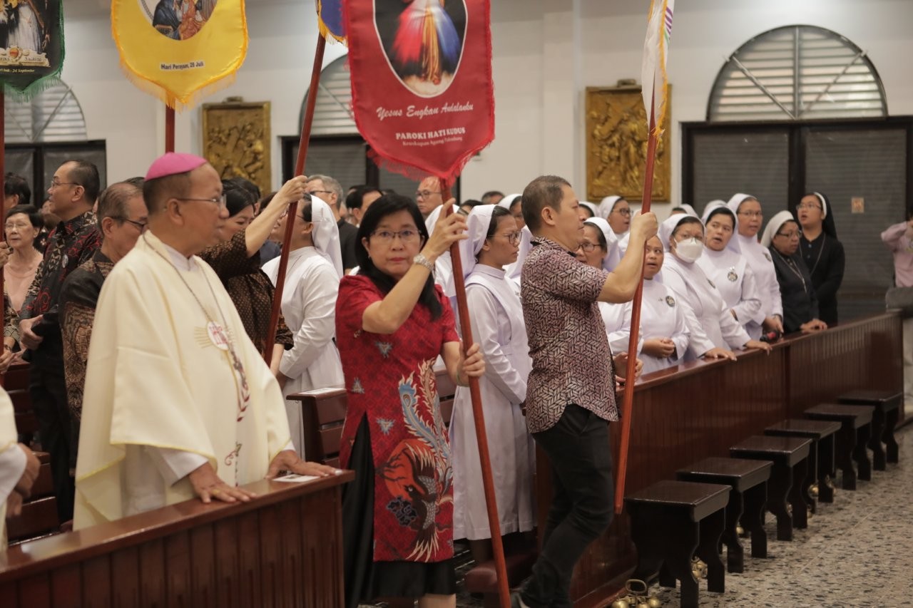 Perayaan Syukur 100 Tahun Gereja Katolik Paroki Hati Kudus Palembang : Peziarahan dan Pengharapan Dengan Semangat Hati Yang Terbuka 