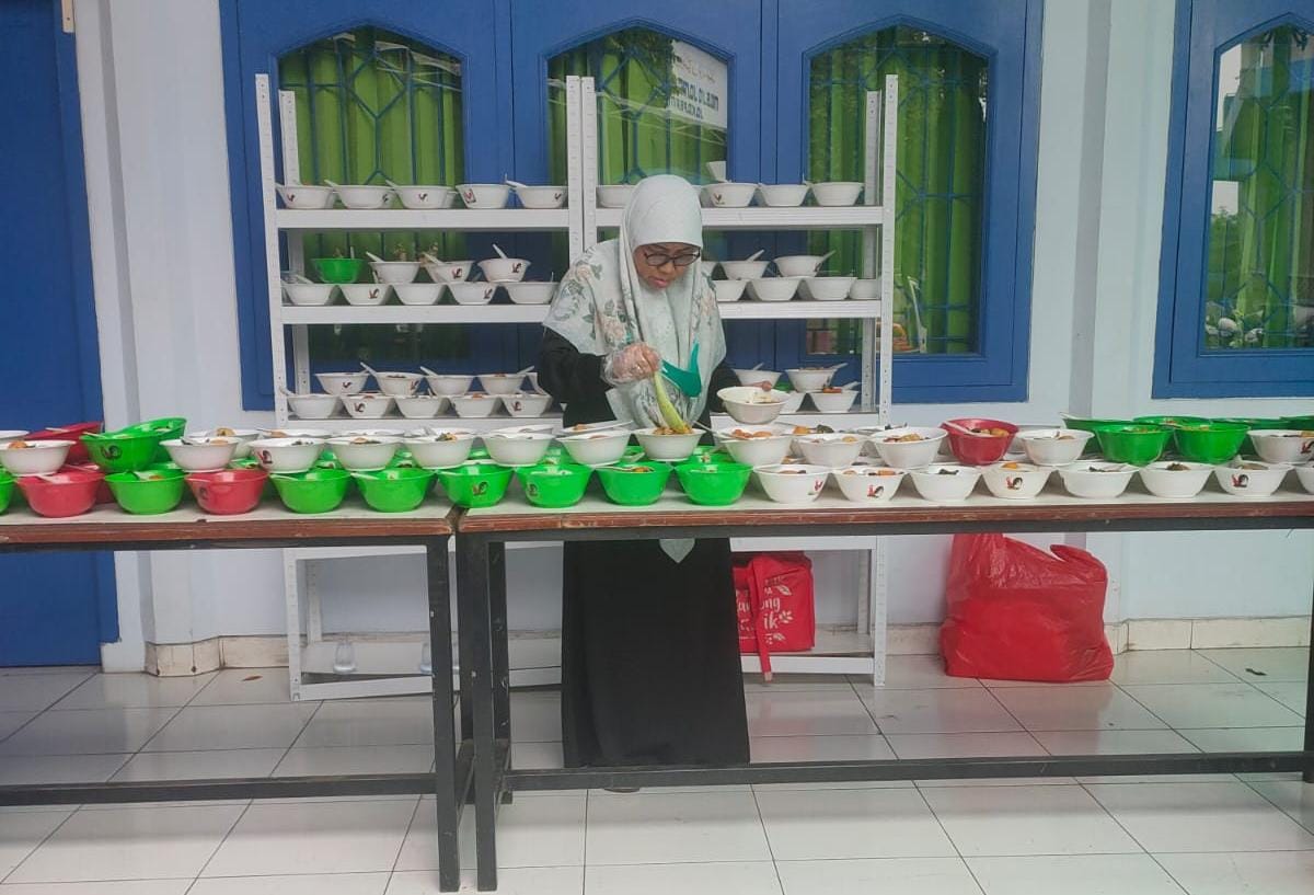 Jama’ah Majlis Ta’lim Al-Mukarromah Gelar Jum'at Berkah, Bagikan Makan Bergizi Gratis (MBG)