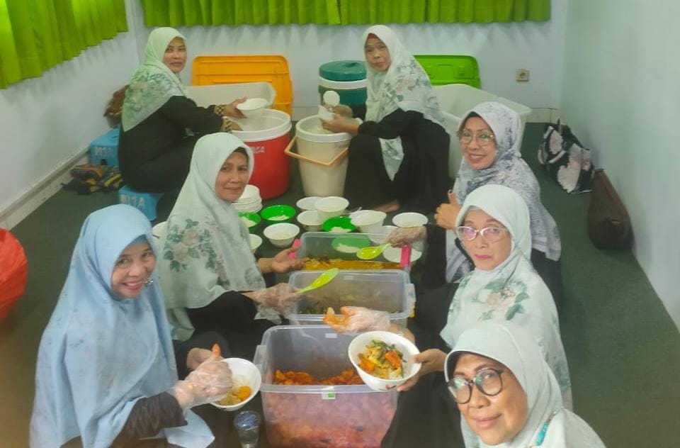 Jama’ah Majlis Ta’lim Al-Mukarromah Gelar Jum'at Berkah, Bagikan Makan Bergizi Gratis (MBG)