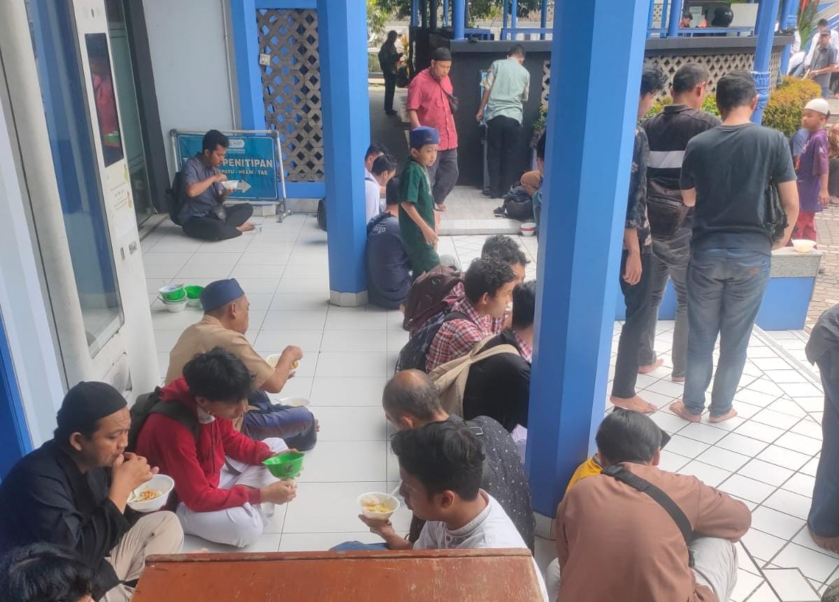 Jama’ah Majlis Ta’lim Al-Mukarromah Gelar Jum'at Berkah, Bagikan Makan Bergizi Gratis (MBG)
