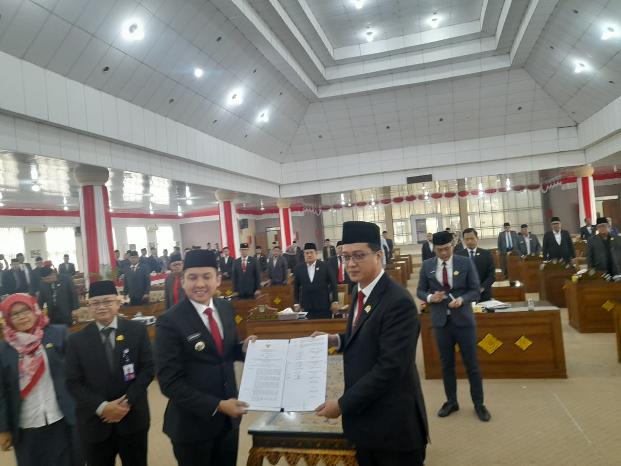 DPRD OganIlir Menggelar Rapat PariPurna XV Dalam Rangka Pembahasan Rancangan Peraturan Daera (RAPERDA)