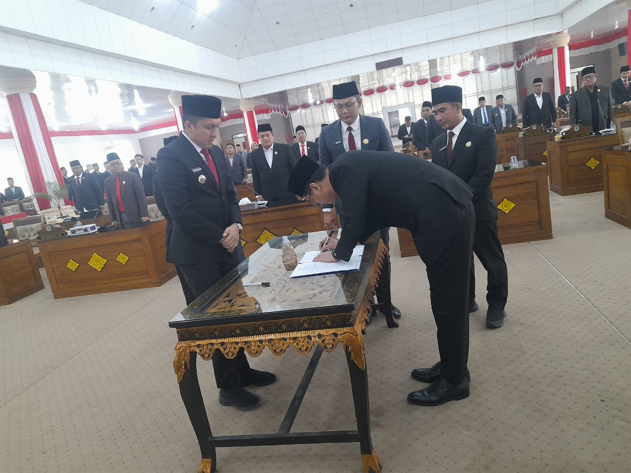 DPRD OganIlir Menggelar Rapat PariPurna XV Dalam Rangka Pembahasan Rancangan Peraturan Daera (RAPERDA)