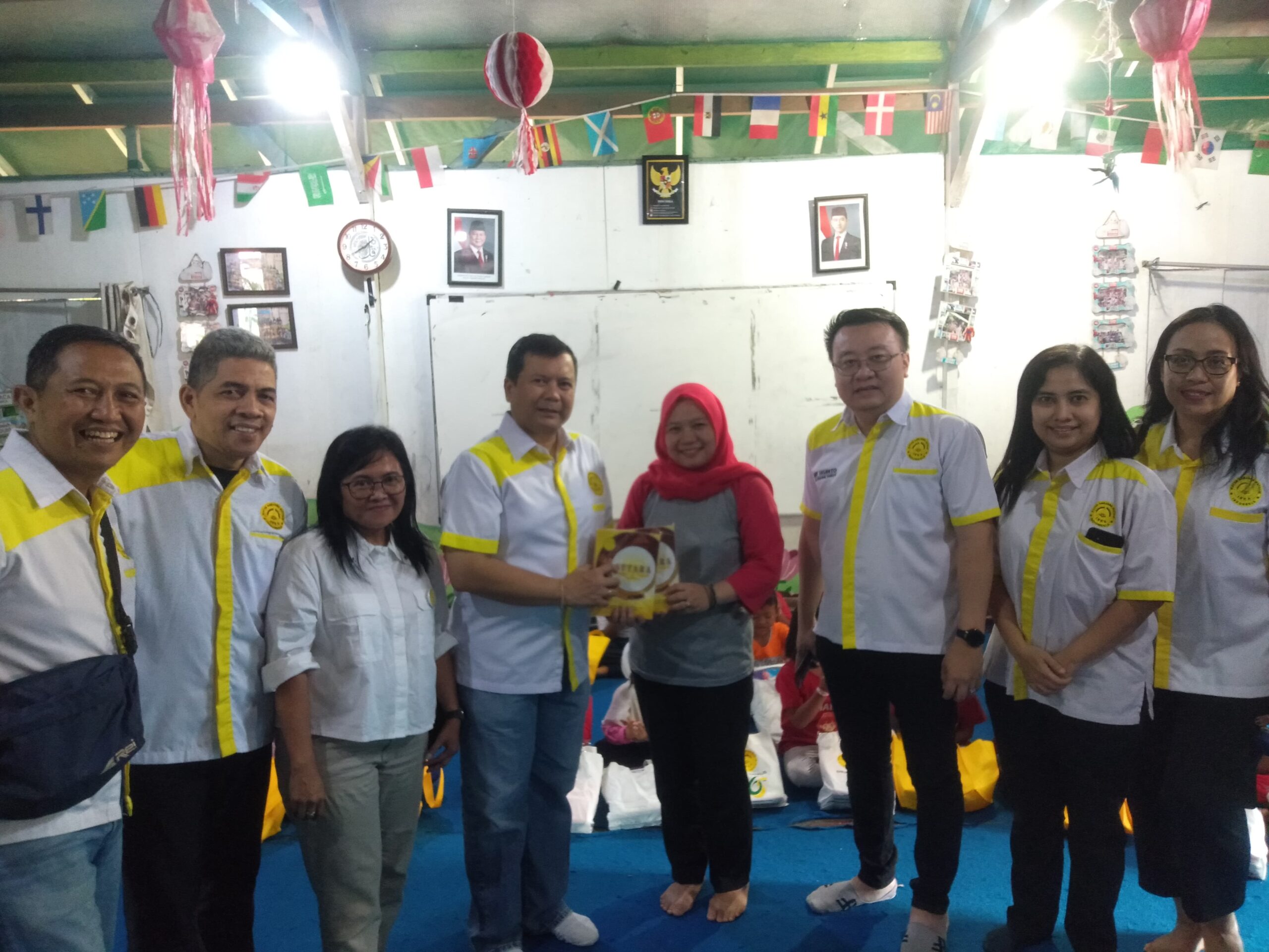 ISKA LAKUKAN BAKSOS PEDULI ANAK JALANAN : " MEMBANGUN HARAPAN & KESETARAAN DALAM SEMANGAT KEMERDEKAAN DI TENGAH KETERBATASAN" ISKA LAKUKAN BAKSOS PEDULI ANAK JALANAN : " MEMBANGUN HARAPAN & KESETARAAN DALAM SEMANGAT KEMERDEKAAN DI TENGAH KETERBATASAN"