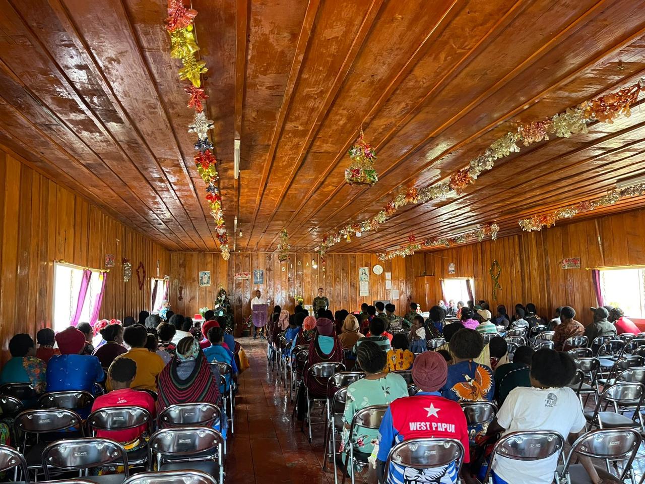 Satgas Yonif 700/WYC Rajut Kasih di Tanah Papua, Ibadah Bersama Jemaat Gereja Bethesda Batilame Satgas Yonif 700/WYC Rajut Kasih di Tanah Papua, Ibadah Bersama Jemaat Gereja Bethesda Batilame