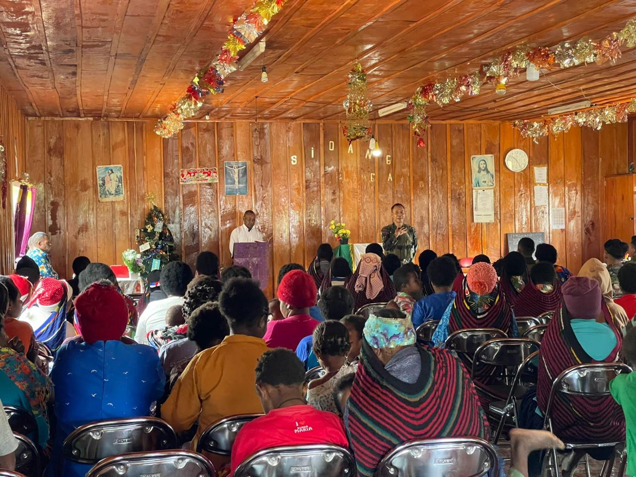 Satgas Yonif 700/WYC Rajut Kasih di Tanah Papua, Ibadah Bersama Jemaat Gereja Bethesda Batilame Satgas Yonif 700/WYC Rajut Kasih di Tanah Papua, Ibadah Bersama Jemaat Gereja Bethesda Batilame