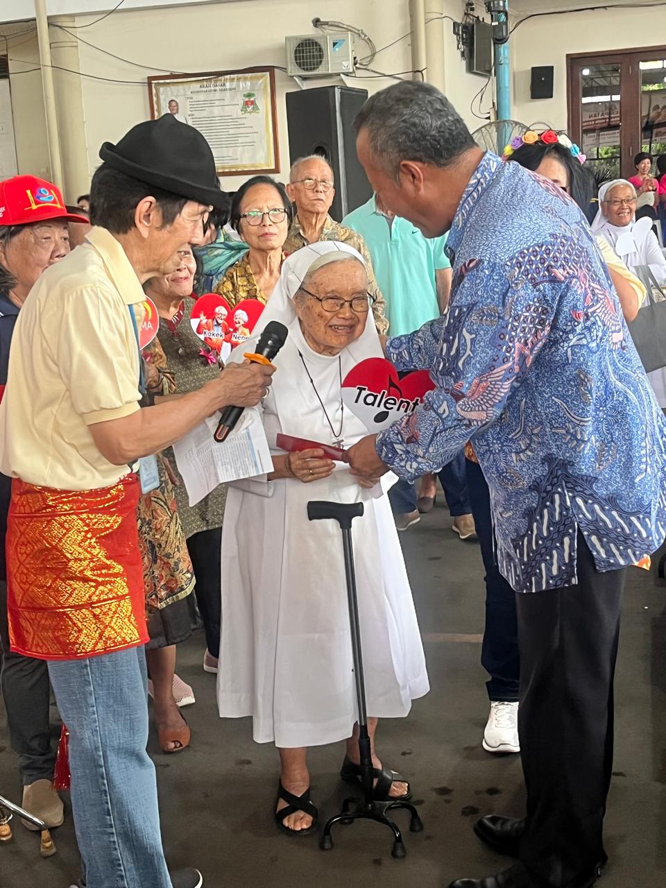 *Berbahagialah Mereka Yang Tidak Kehilangan Harapan: Pada Peringatan Hari Kakek Nenek Sedunia Dan Hari Lansia Se Dekanat Palembang* *Berbahagialah Mereka Yang Tidak Kehilangan Harapan: Pada Peringatan Hari Kakek Nenek Sedunia Dan Hari Lansia Se Dekanat Palembang*