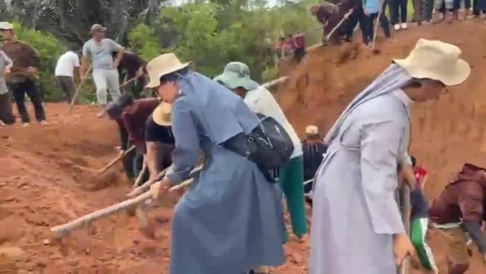 Jalan Dirusak, Iman Ditegakkan: Pastor dan Suster Lawan Ketidakadilan Dengan Kasih, Ibadah dan Gotong Royong Ekologis Jalan Dirusak, Iman Ditegakkan: Pastor dan Suster Lawan Ketidakadilan Dengan Kasih, Ibadah dan Gotong Royong Ekologis