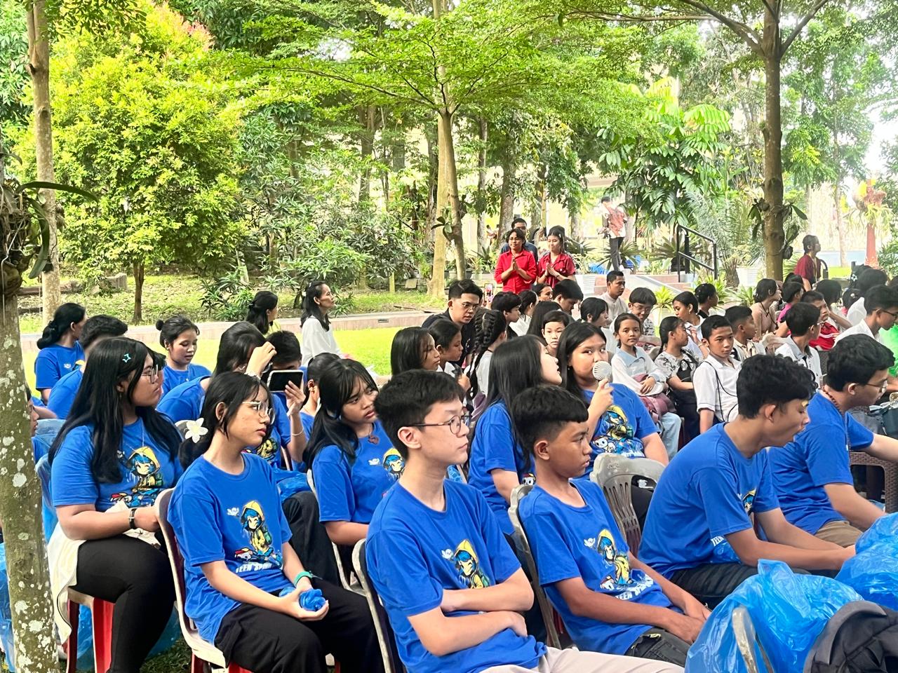 Ratusan Misionaris Cilik Dekanat Palembang Berkumpul di Via Crucis Peringati Hari Minggu Misi Sedunia ke-99 Ratusan Misionaris Cilik Dekanat Palembang Berkumpul di Via Crucis Peringati Hari Minggu Misi Sedunia ke-99