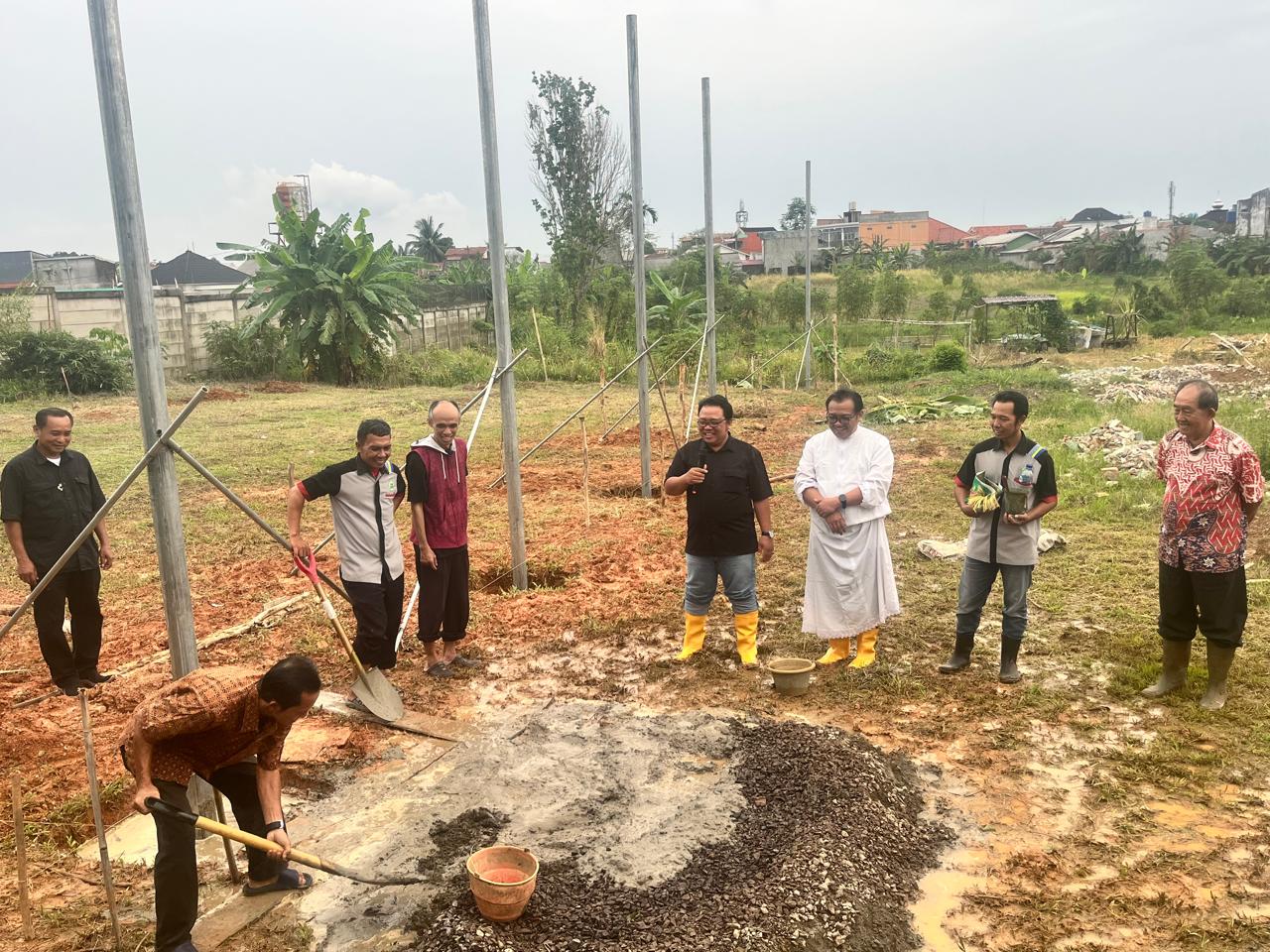 Peletakan Batu Pertama Pendopo Stasi Hilarius: Tonggak Sejarah Baru Umat Katolik di Soak Simpur Palembang Peletakan Batu Pertama Pendopo Stasi Hilarius: Tonggak Sejarah Baru Umat Katolik di Soak Simpur Palembang