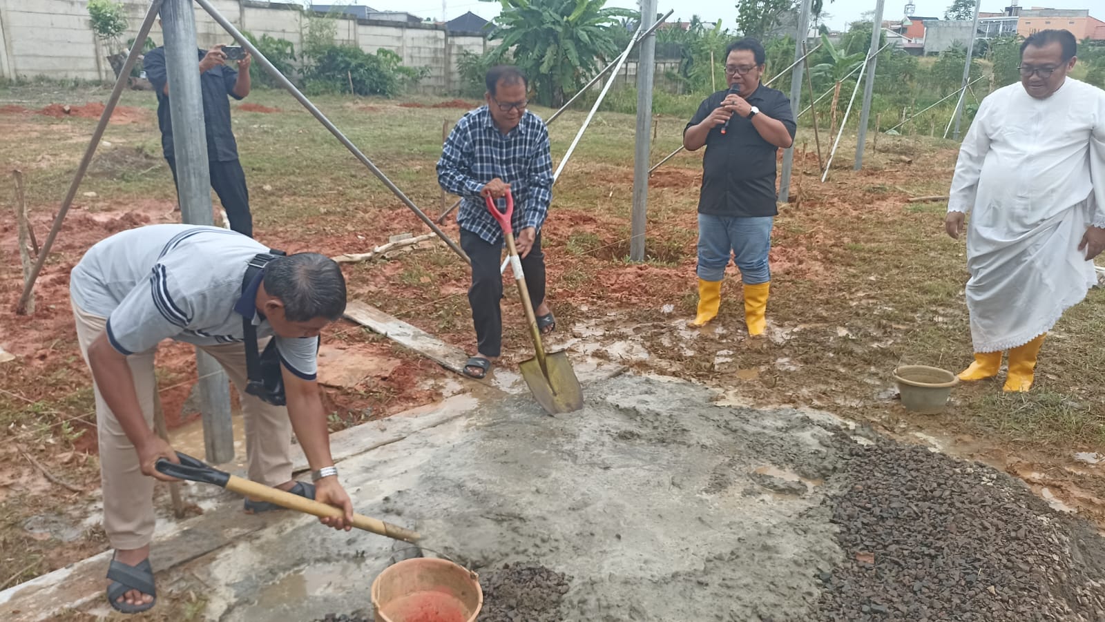 Peletakan Batu Pertama Pendopo Stasi Hilarius: Tonggak Sejarah Baru Umat Katolik di Soak Simpur Palembang Peletakan Batu Pertama Pendopo Stasi Hilarius: Tonggak Sejarah Baru Umat Katolik di Soak Simpur Palembang