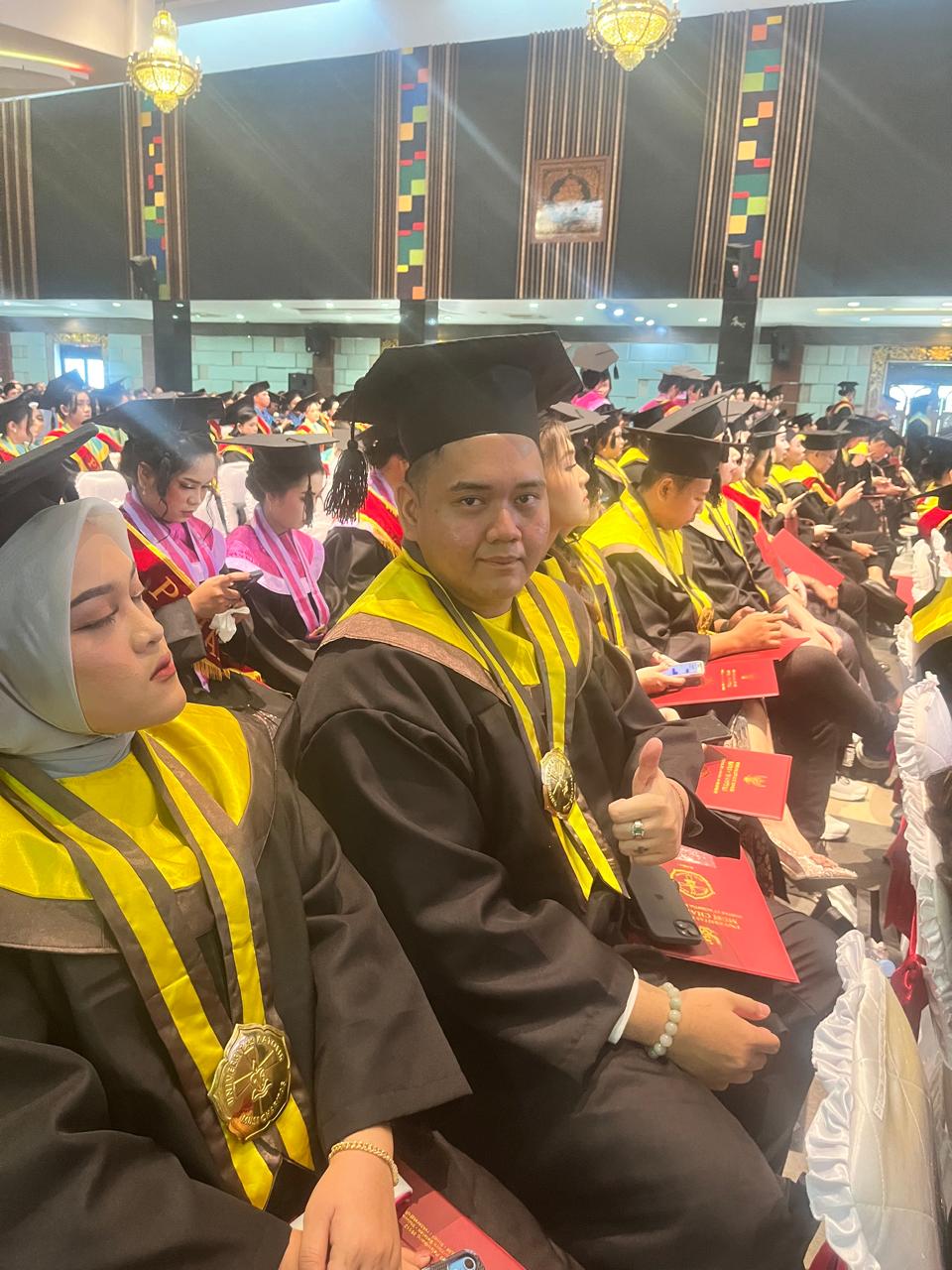 UKMC Kukuhkan 244 Lulusan, Tekankan Pentingnya Karakter dan Kesiapan Menghadapi Badai Digitalisasi Global