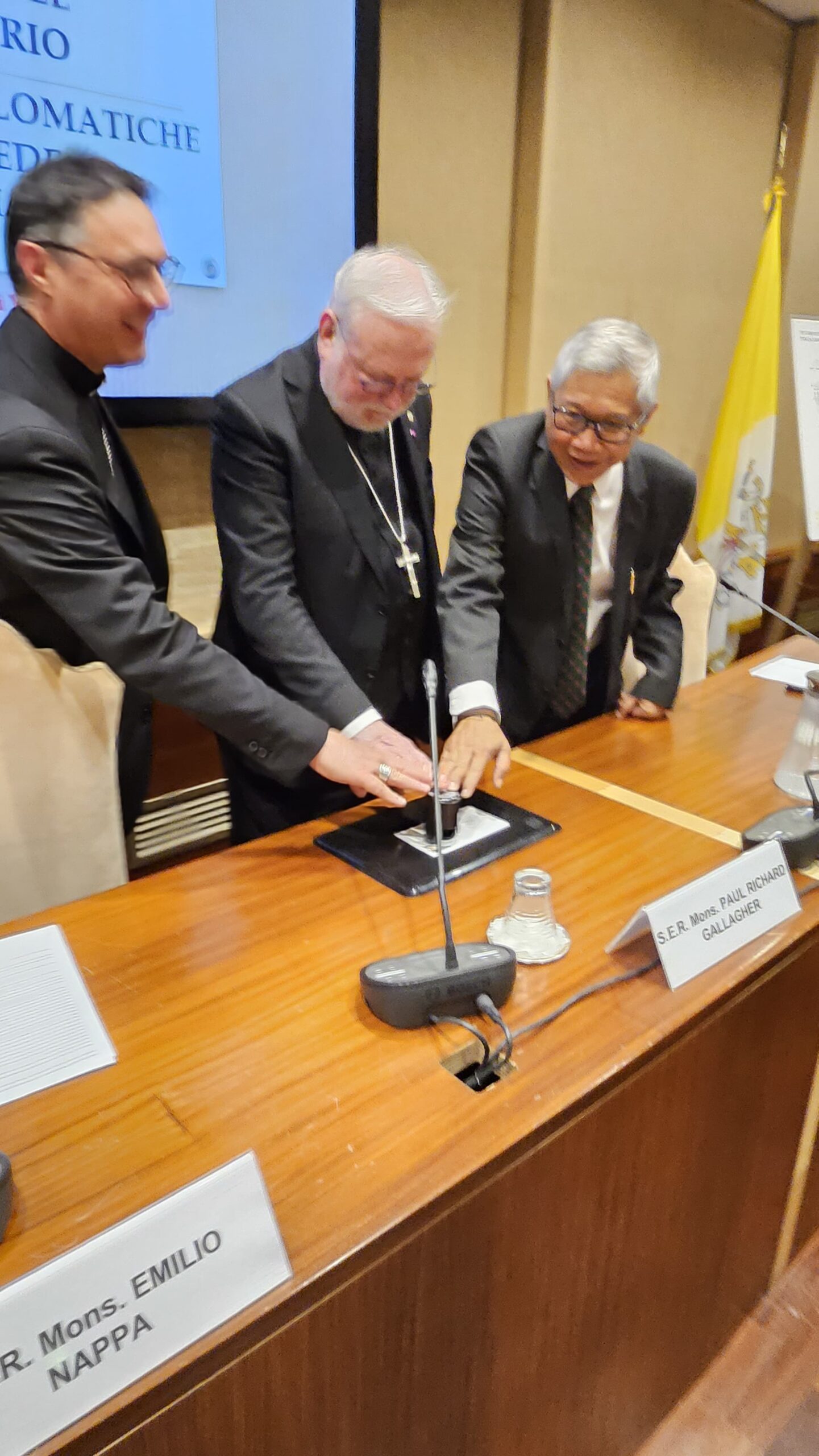 PERANGKO BARU INDONESIA - TAKHTA SUCI, DILUNCURKAN PERANGKO BARU INDONESIA - TAKHTA SUCI, DILUNCURKAN