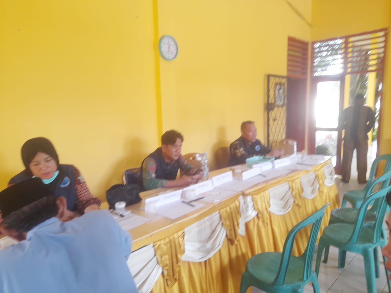 BNN Ogan Ilir Melaksanakan Tugas tes Urine di Kecamatan Pemulutan Barat