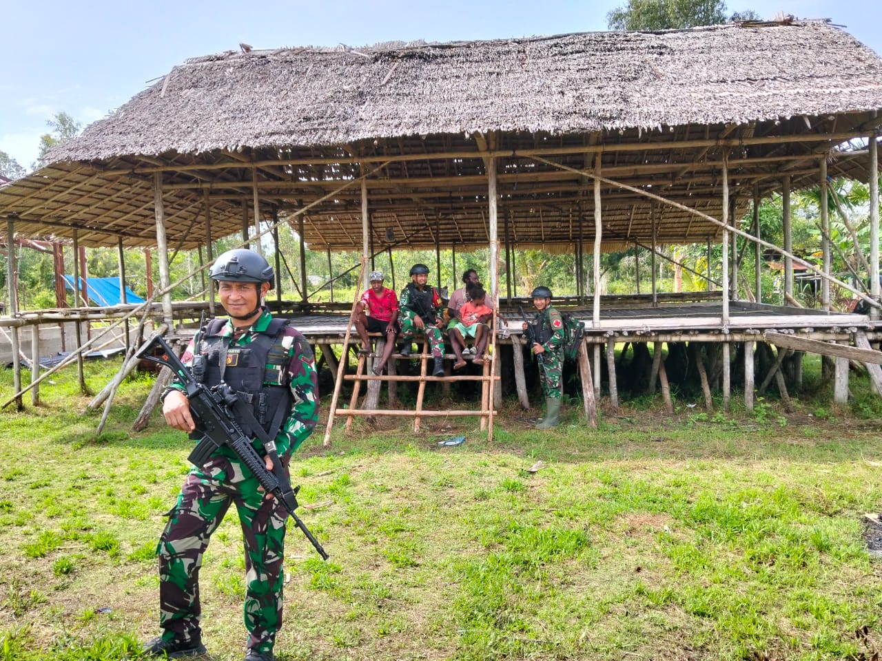 Satgas Pamtas Kewilayahan Yonif 410 Alugoro Laksanakan Komsos di Kampung Sanguwar