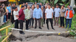 Bupati Ogan Ilir Di Dampingi Kadin PUPR Ceklangsung Jembatan Ambruk Di Desa Lubuk Rukam- Muara Kumbang