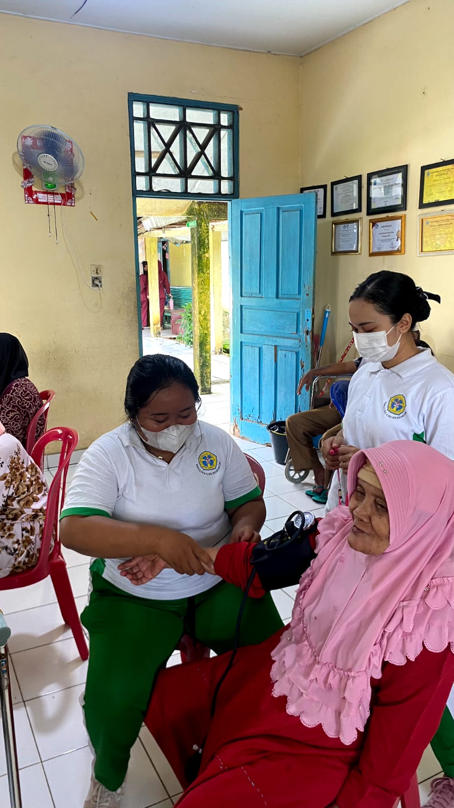 Tingkatkan Empati, Mahasiswa Keperawatan UKMC Gelar Pengabdian Masyarakat di Panti Sosial Harapan Kita