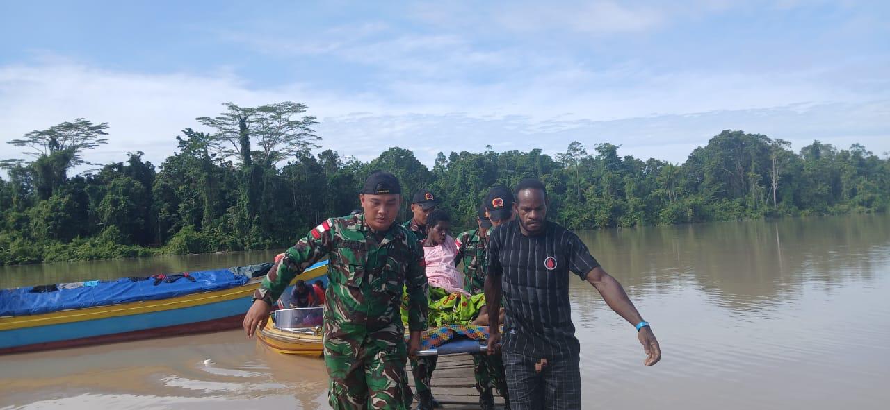 Pos Tomor Satgas Yonif 123/Rajawali Bantu Mama Papua Jalani Persalinan