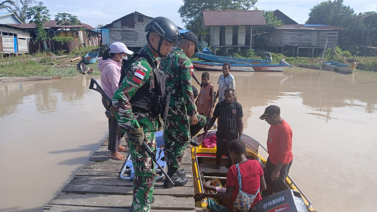 Pos Tomor Satgas Yonif 123/Rajawali Bantu Mama Papua Jalani Persalinan