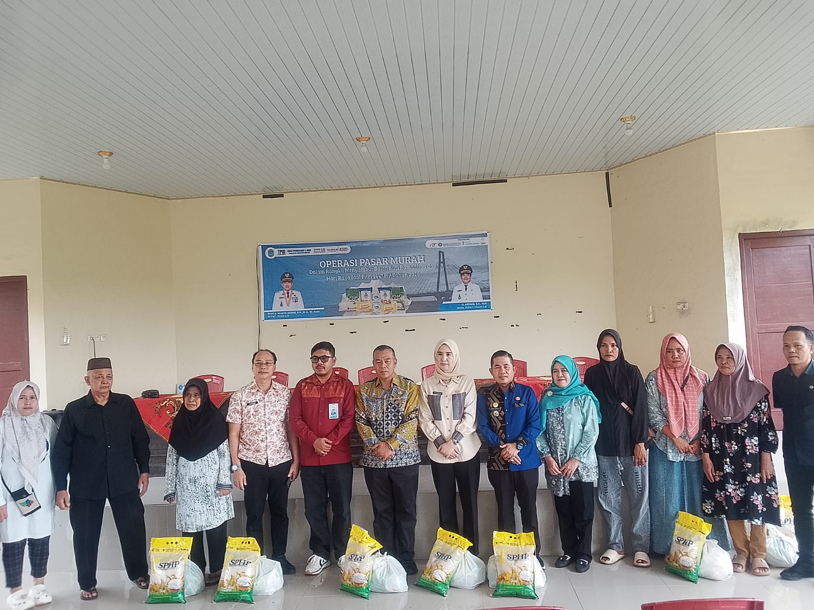 Operasi Pasar Murah Di Kecamatan Indralaya Pembelinya Datang Bertahap