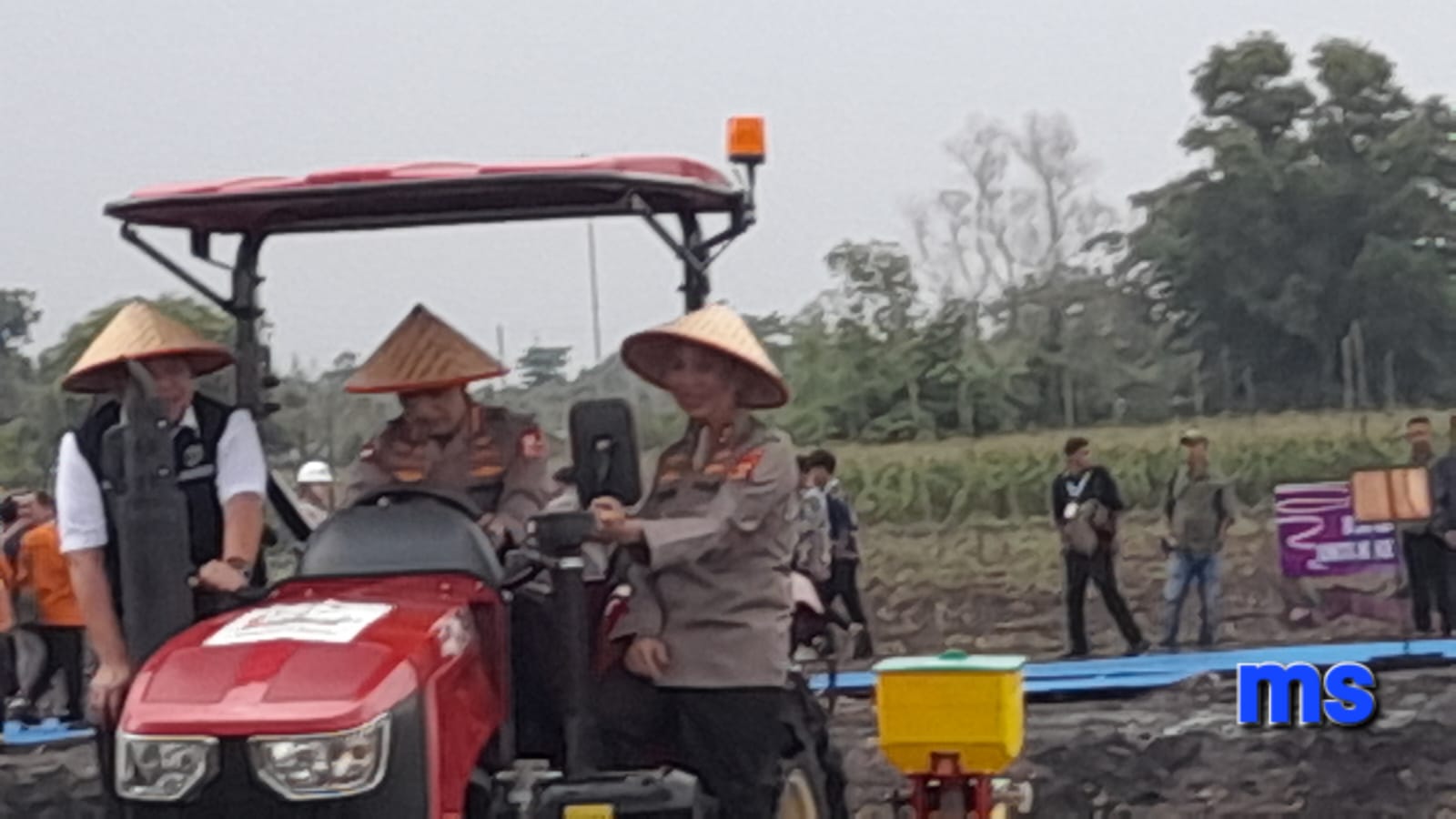 Ketua DPRD Ogan Ilir Dampingi Bupati Sambut kedatangan Kapolri Kunjungan Kerja