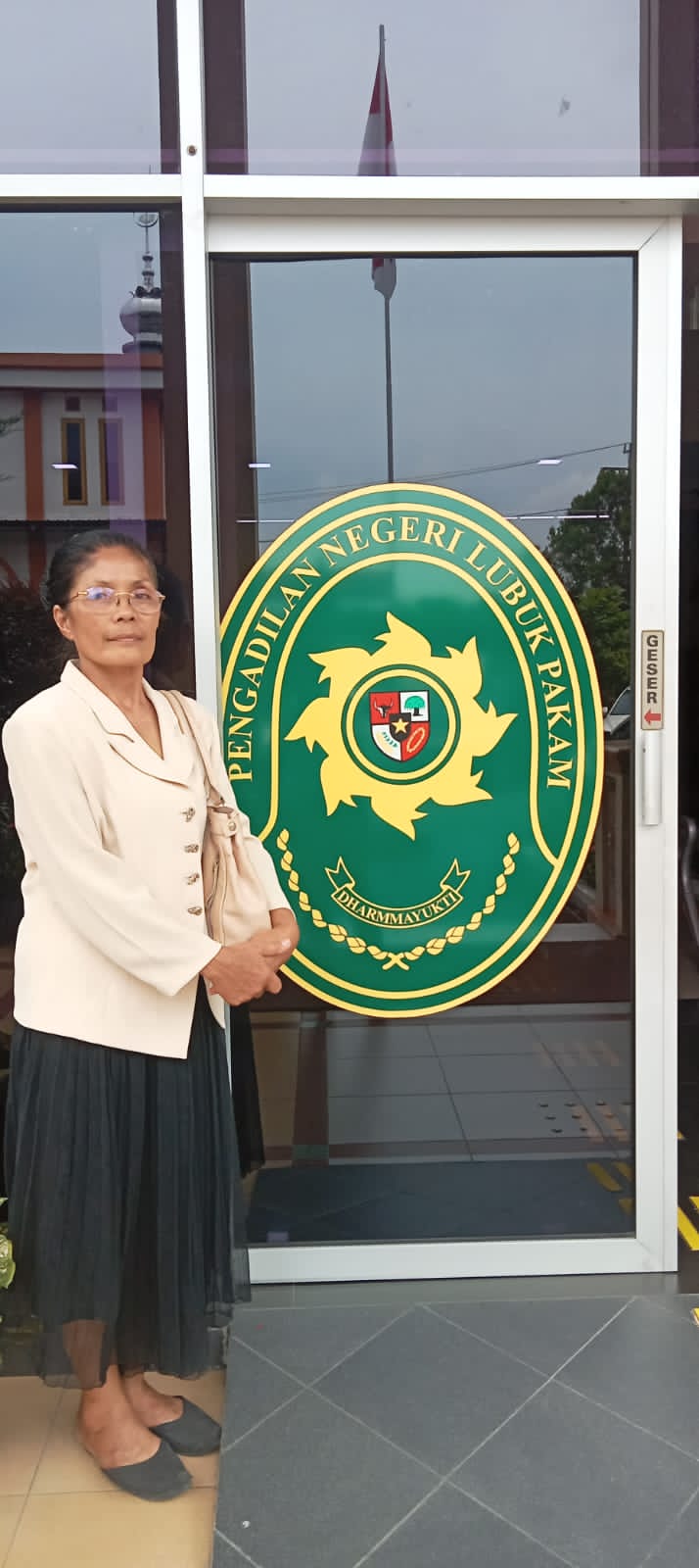 Dr drh R Wendeilyna S MSi CMed, BERMEDIASILAH BERSAMA MEDIATOR NON HAKIM BERSERTIFIKAT Dr drh R Wendeilyna S MSi CMed, BERMEDIASILAH BERSAMA MEDIATOR NON HAKIM BERSERTIFIKAT