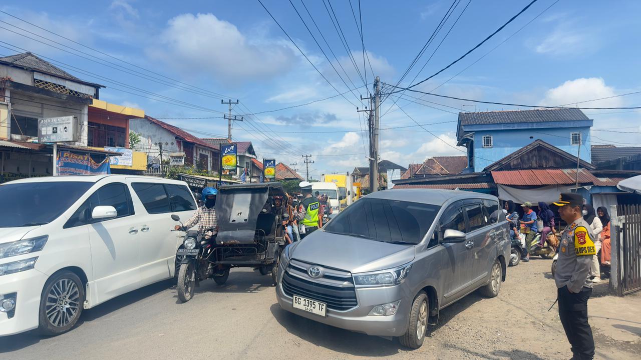 Gerak Cepat Kapolres Ogan Ilir Bersama Personel Urai Kemacetan Arus Mudik Jelang Lebaran 1447 H