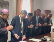 *INI CERITA DI BALIK INDONESIA BAHASA RESMI DI VATIKAN*