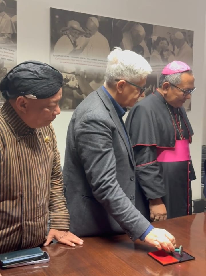 *INI CERITA DI BALIK INDONESIA BAHASA RESMI DI VATIKAN*