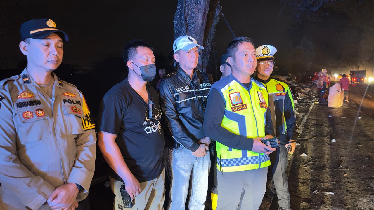 Sijago Mera Hanguskan 9 Rumah di Ibul Besar III, Kapolres Ogan Ilir Turun Langsung ke Lokasi Bersama Personel