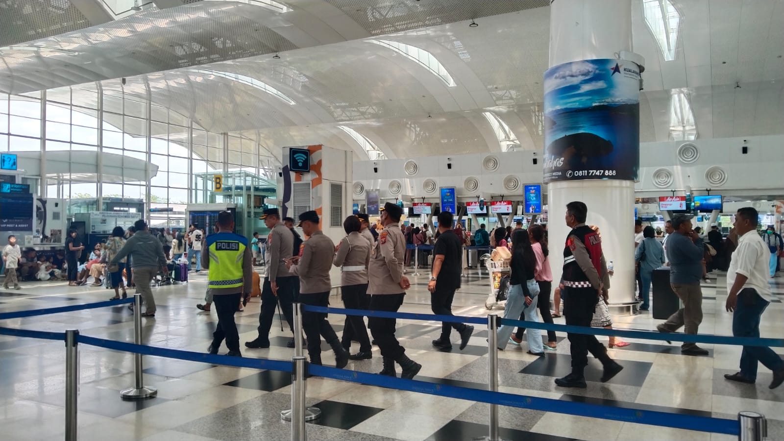 Kapolresta Deli Serdang Pantau Aktivitas Arus Balik Lebaran di Bandara Kuala Namu Kapolresta Deli Serdang Pantau Aktivitas Arus Balik Lebaran di Bandara Kuala Namu