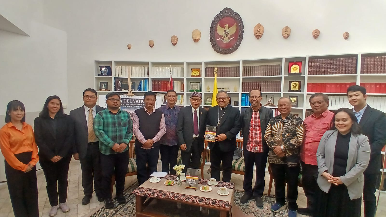 DITERBITKAN PWKI dan PALMERAH SYNDICATE: BUKU 75 TAHUN HUBUNGAN DIPLOMATIK INDONESIA – TAKHTA SUCI DILUNCURKAN